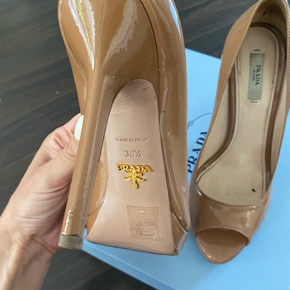 Prada nude patent peep toe pumps - Picture 4 of 6